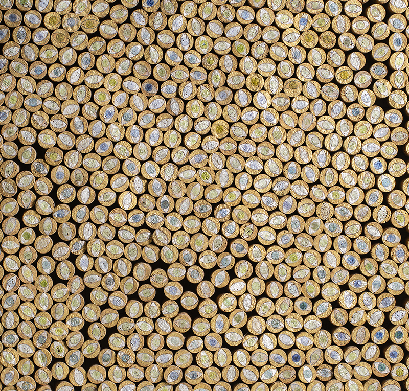 MIRA’M AMB ULLS DE FESTA. Obra Paret. Roser Garriga Pujol, escultora, artista visual.Escultura